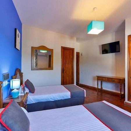 Hostal Alfonso XI Guadalupe  Bagian luar foto