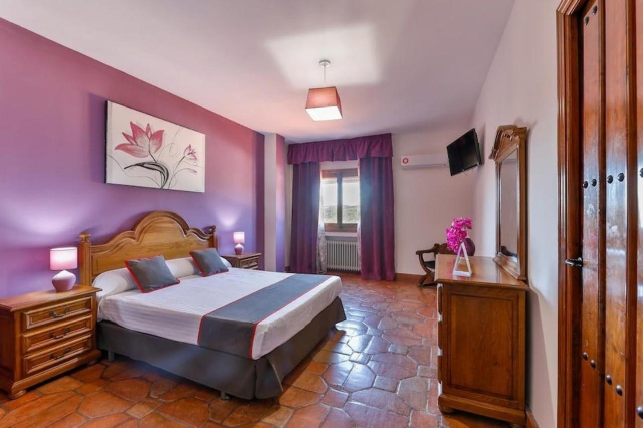 Hostal Alfonso XI Guadalupe  Bagian luar foto