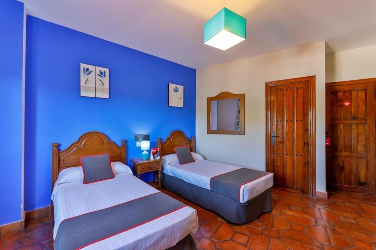 Hostal Alfonso XI Guadalupe  Bagian luar foto