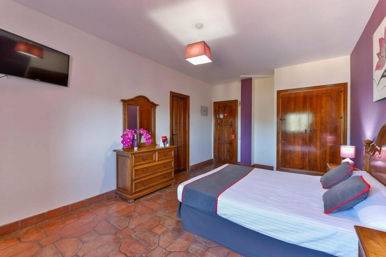 Hostal Alfonso XI Guadalupe  Bagian luar foto