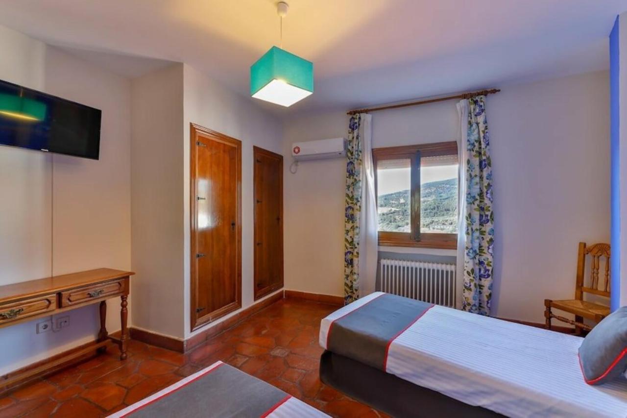 Hostal Alfonso XI Guadalupe  Bagian luar foto