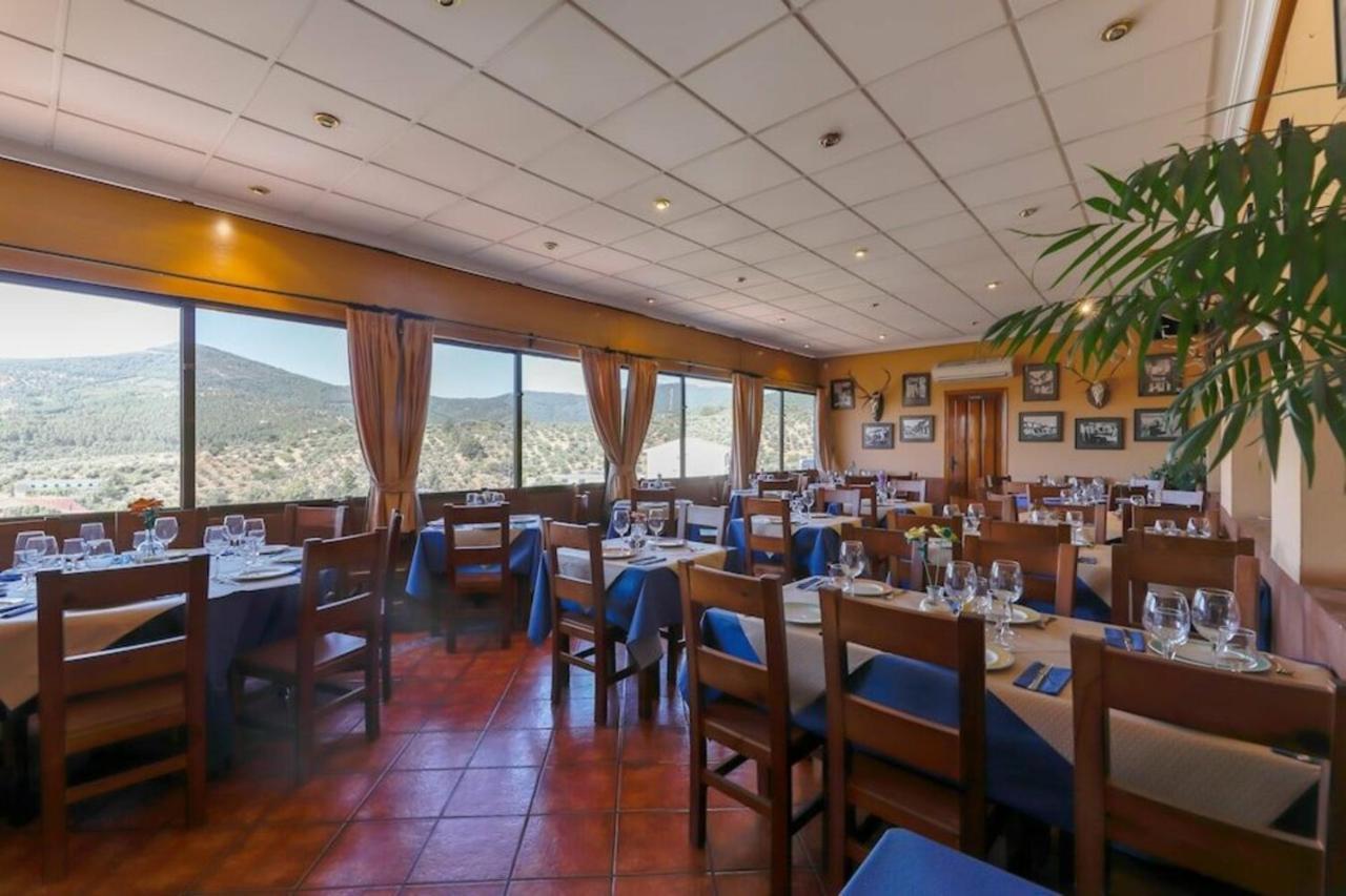 Hostal Alfonso XI Guadalupe  Bagian luar foto