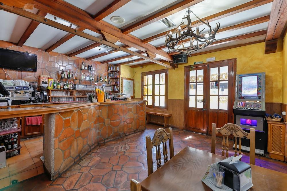 Hostal Alfonso XI Guadalupe  Bagian luar foto