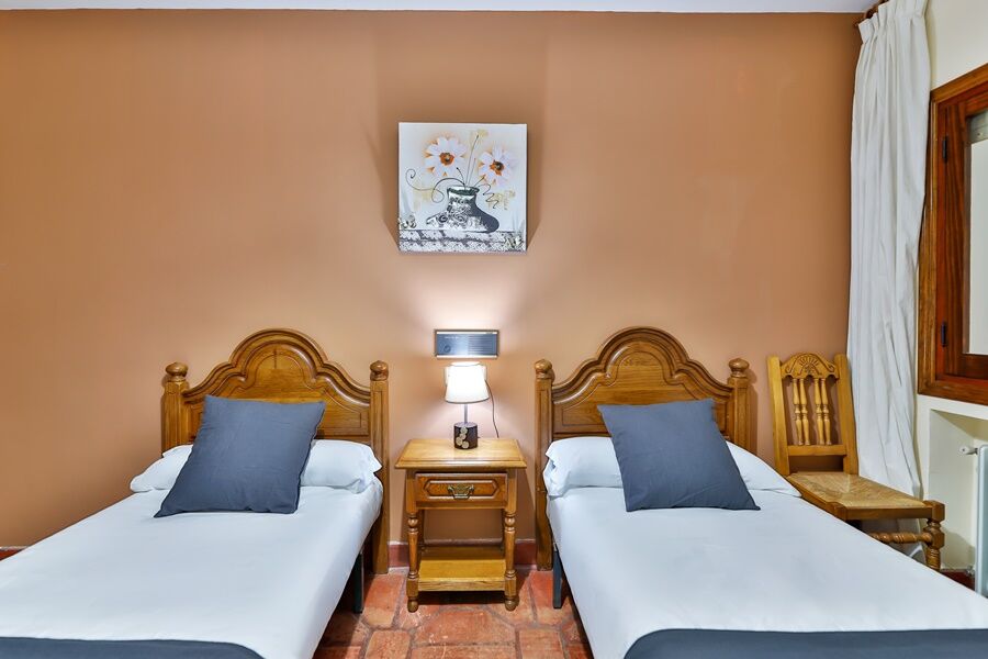 Hostal Alfonso XI Guadalupe  Bagian luar foto