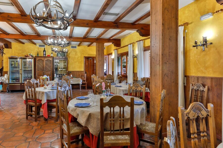Hostal Alfonso XI Guadalupe  Bagian luar foto